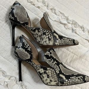 Gianni Bini Snaked skin Heels Size 8